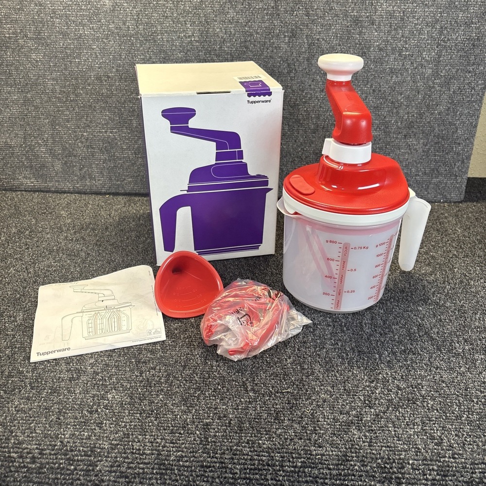 Tupperware EZ Speedy Whip N Mix Chef Hand Mixer Batter Bowl 5 Cup #7821 Red NIB